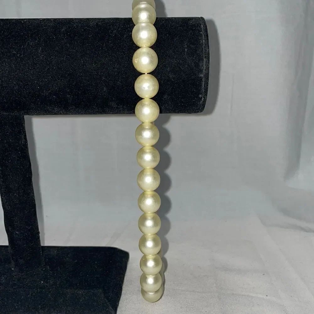 Faux pearls necklace 